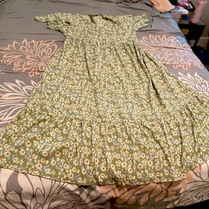 Super cute floral dress from shein! Size 2xl! Runs small. Great condition!